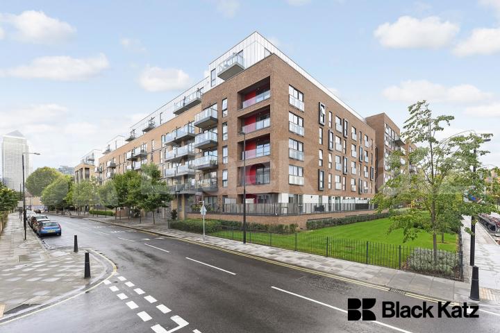 			NEW INSTRUCTION, 2 Bedroom, 1 bath, 1 reception Apartment			 Upper North Street, Poplar